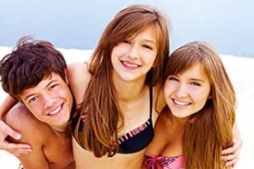 Teens on Beach. Photo by Pressmaster. cruise-teens-beach