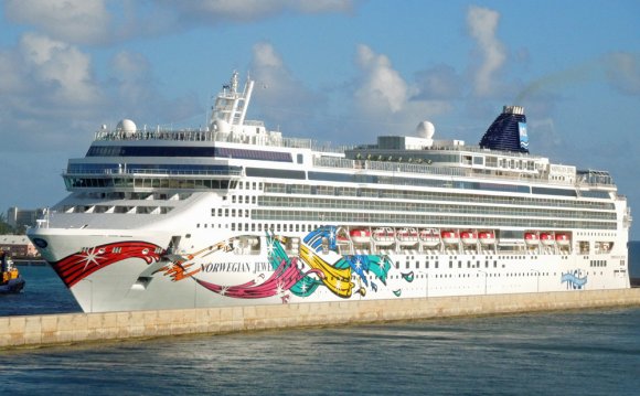 Norwegian Jewel Cruise ship